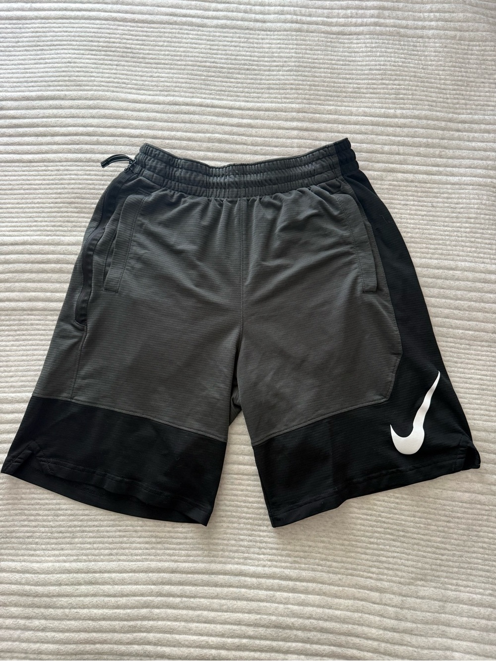 Sz M - Nike Dri Fit Basketball Gym Shorts Gray Black